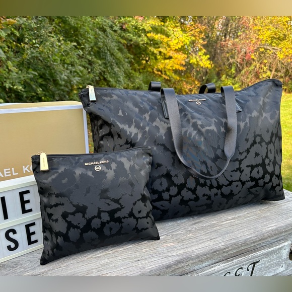 NWT ANIMAL PRINT MICHAEL KORS BIG BOY OVERNIGHT SET! - Picture 6 of 15